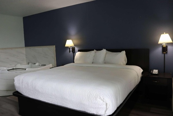 Travelodge by Wyndham Milwaukee image 5