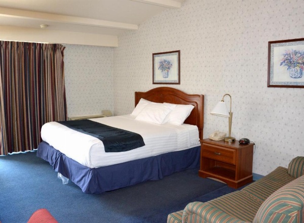 Travelodge by Wyndham Milwaukee image 9